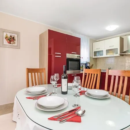 Апартаменты Apartman Viskovo-opatija 4* *