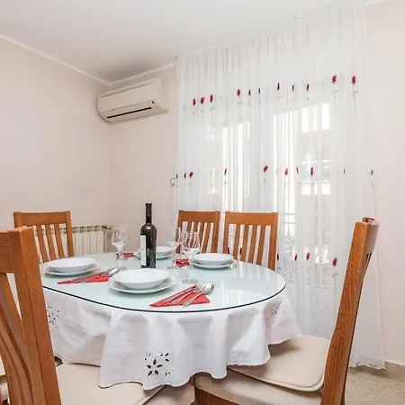 Apartman Viskovo-opatija 4* *